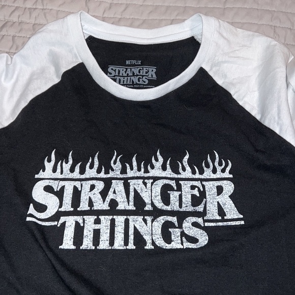 Netflix Stranger Things raglan tee juniors size medium black white 3/4 sleeves - Picture 9 of 10